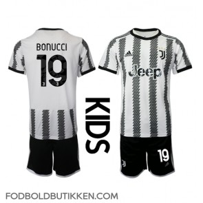 Juventus Leonardo Bonucci #19 Hjemmebanetrøje Børn 2022-23 Kortærmet (+ Korte bukser)